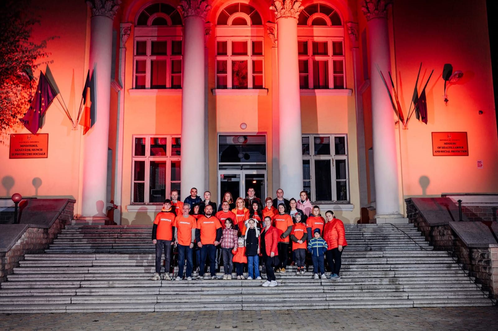 Foto eveniment 7 din Iluminarea în culoarea roșie a edificiului "Ministerul Sănătății"